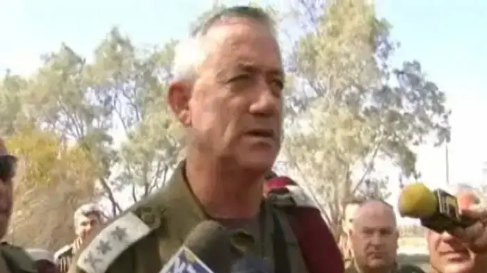 הרמטכ"ל בני גנץ מסייר באיזור אליו נורו הפצמ"רים