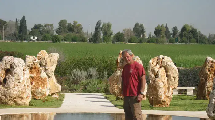 השחתת אנדרטת אסון המסוקים, מרץ 2011 השחתת אנדרטת אסון המסוקים, מרץ 2011