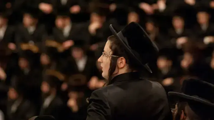 משתה פורים חגיגי בחסידות בעלז בירושלים, מרץ 2011