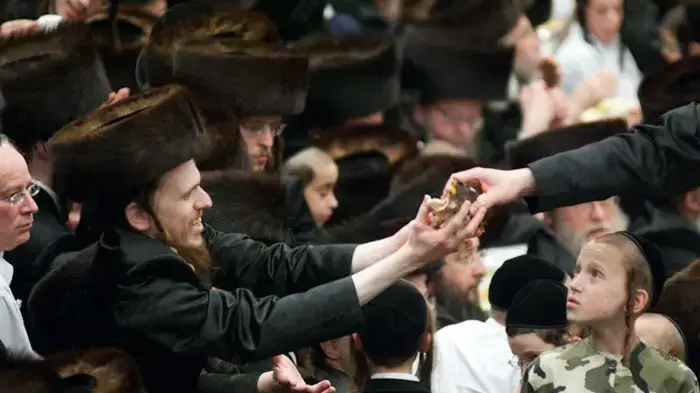 משתה פורים חגיגי בחסידות בעלז בירושלים, מרץ 2011
