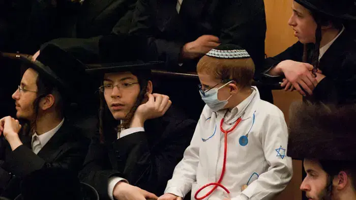 משתה פורים חגיגי בחסידות בעלז בירושלים, מרץ 2011