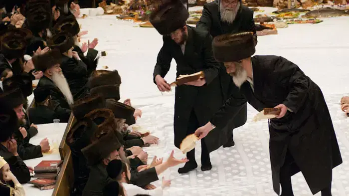 משתה פורים חגיגי בחסידות בעלז בירושלים, מרץ 2011