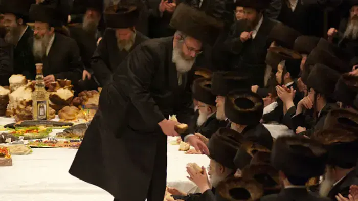 משתה פורים חגיגי בחסידות בעלז בירושלים, מרץ 2011