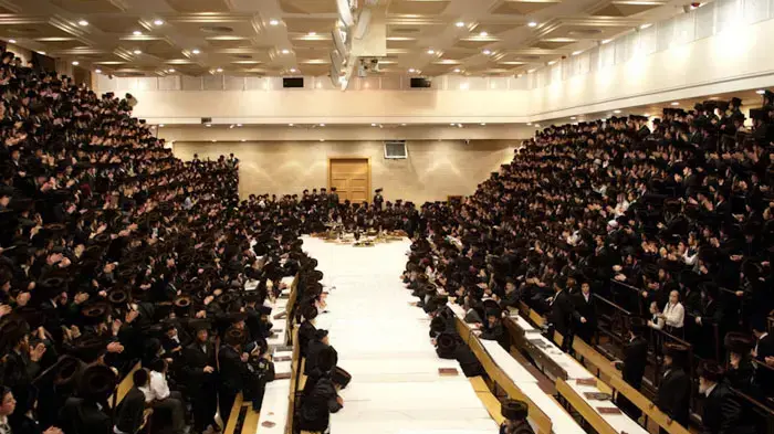 משתה פורים חגיגי בחסידות בעלז בירושלים, מרץ 2011