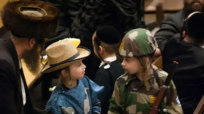 משתה פורים חגיגי בחסידות בעלז בירושלים, מרץ 2011