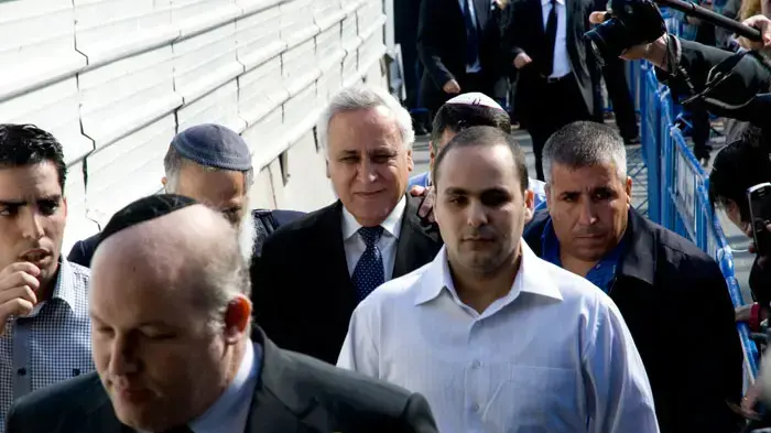 נשיא המדינה לשעבר משה קצב מגיע לבית המשפט להקראת גזר דינו, מרץ 2011