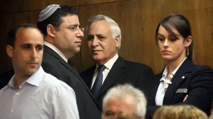 נשיא המדינה לשעבר משה קצב בהקראת גזר דינו בבית המשפט, מרץ 2011 נשיא המדינה לשעבר משה קצב בהקראת גזר דינו בבית המשפט, מרץ 2011