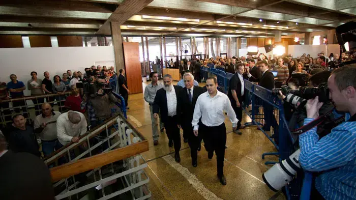 נשיא המדינה לשעבר משה קצב בכניסה להקראת גזר דינו,  מרץ 2011