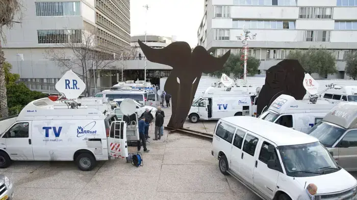 כלי התקשורת המסקרים את מתן גזר הדין לנשיא לשעבר משה קצב, מרץ 2011