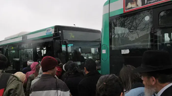 זירת הפיגוע ברחוב שז"ר, ליד בנייני האומה בירושלים בבוקר שאחרי הפיגוע, מרץ 2011