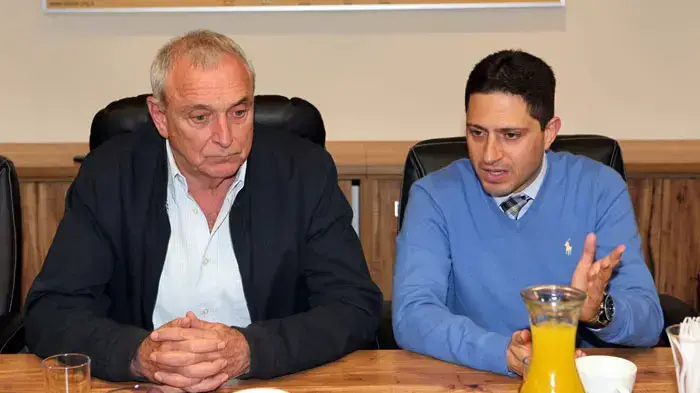 השר לביטחון פנים יצחק אהרונוביץ' ורוביק דנילוביץ' במהלך ביקור השר בעיריית באר שבע, מרץ 2011 השר לביטחון פנים יצחק אהרונוביץ' ורוביק דנילוביץ' במהלך ביקור השר בעיריית באר שבע, מרץ 2011
