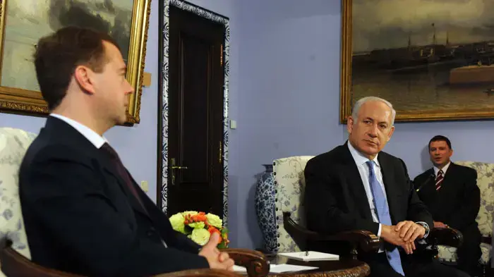 ראש הממשלה בנימין נתניהו נפגש עם נשיא רוסיה מדבדב בדאצ'ת, מרץ 2011