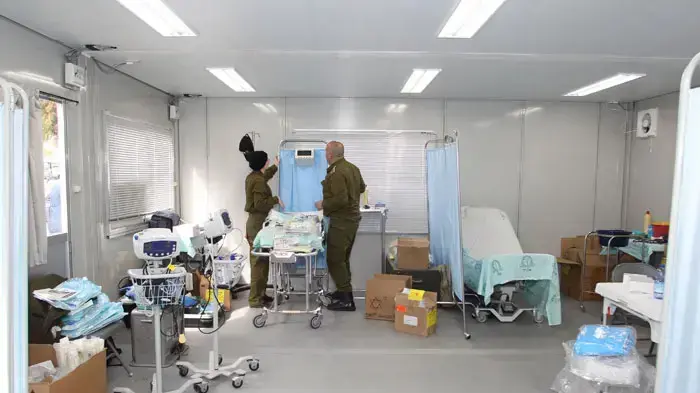 משלחת צה"ל ליפן, אנשי חיל הרפואה בסידורים אחרונים במרכז המומחים במינמי-סנריקו לקראת קבלת אזרחים יפנים הזקוקים לסיוע רפואי, מרץ 2011
