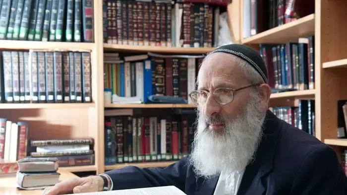 הרב שלמה אבינר, רבה של שכונה א' בהתנחלות בית אל, וראש ישיבת עטרת ירושלים בירושלים