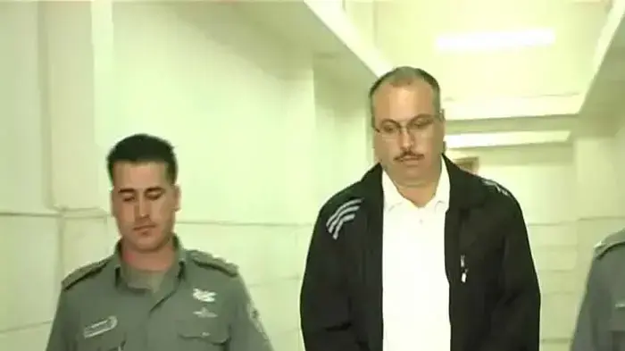 רצח את אחותו לעיני ילדיה - והורשע כעבור 17 שנה