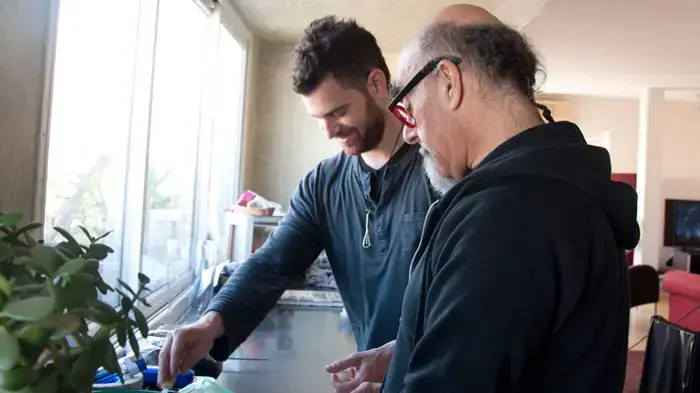 עומר מילר מבשל עם ישראל אהרוני עומר מילר מבשל עם ישראל אהרוני