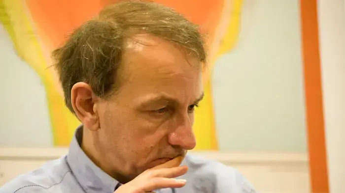 מסיבת עיתונאים עם הסופר מישל וולבק מסיבת עיתונאים עם הסופר מישל וולבק