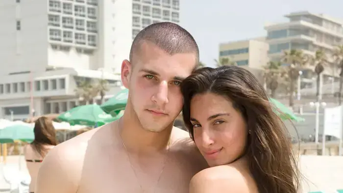 מתרחצים בחופי תל אביב בשרב הראשון, מרץ 2011