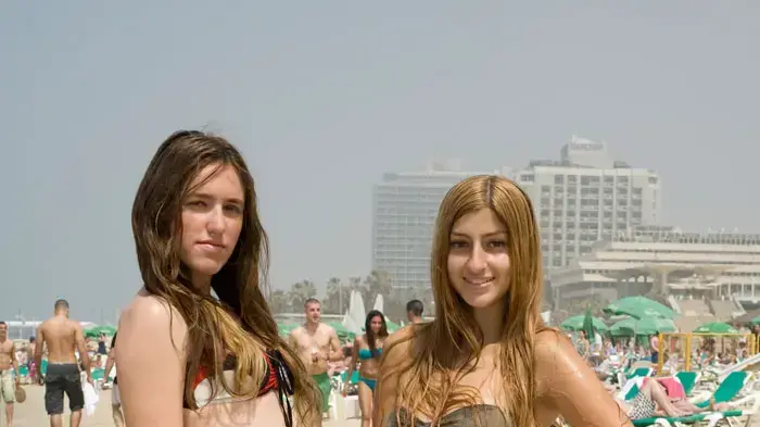 מתרחצים בחופי תל אביב בשרב הראשון, מרץ 2011