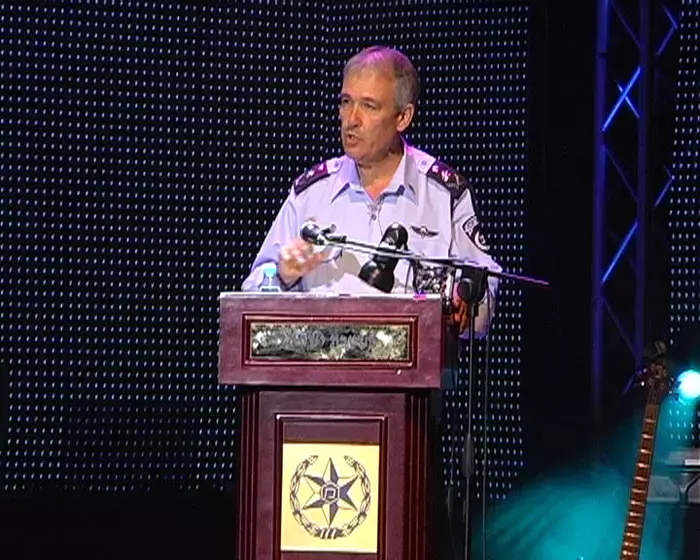 בצל המחאה: הוענקו צל"שים לשוטרים שנספו בכרמל