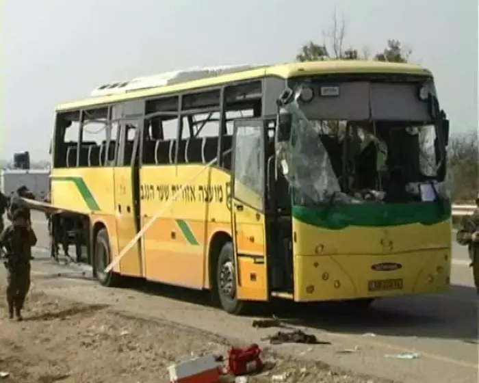נער נפצע אנוש מפגיעת טיל נ"ט באוטובוס בנגב