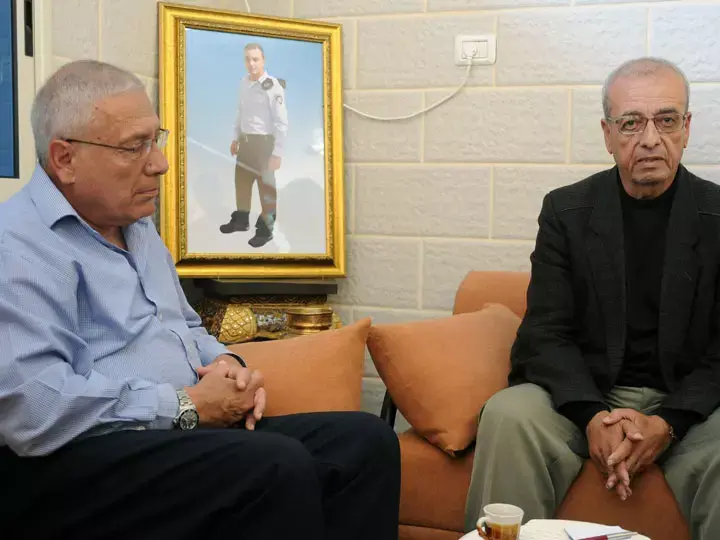 דני רוזן נפגש עם העותרים נגד הצל"ש לזוגתו