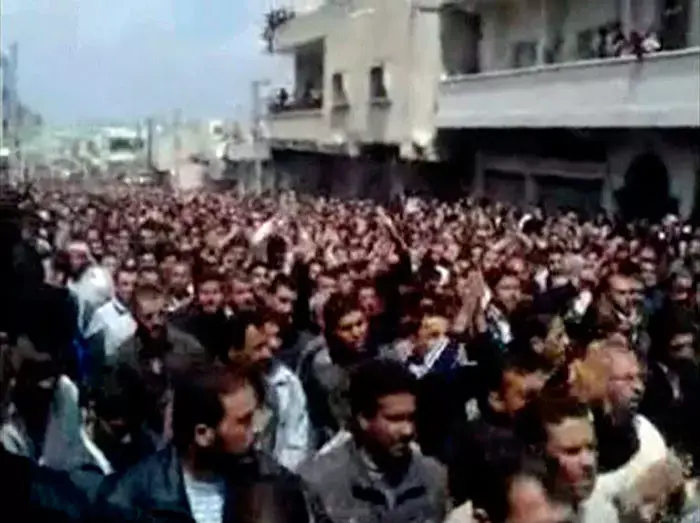 סוריה: 10 הרוגים מירי לעבר אבלים בהלוויות