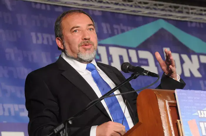 "קלינטון סירבה להיפגש עם ליברמן בפריז"