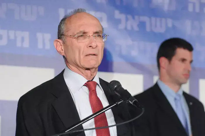 לנדאו: ביניש צריכה להחליט - פוליטיקאית או שופטת?