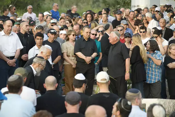דיווח: ברק שכח מסמכים מסווגים במלון בלונדון