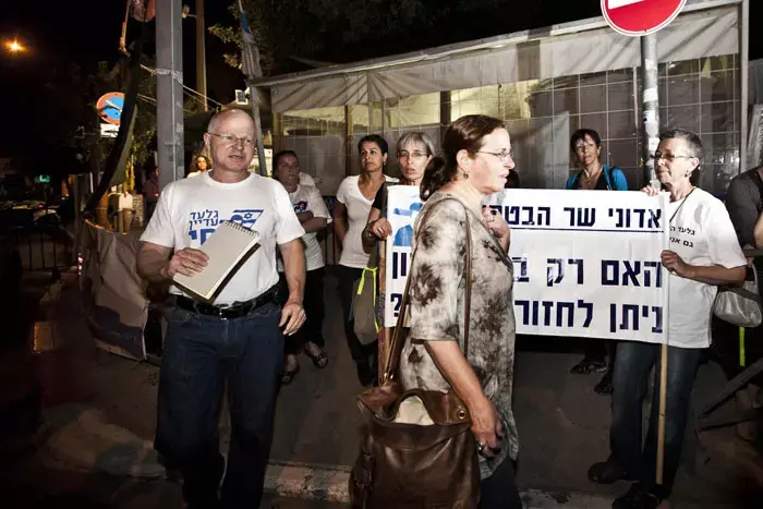 משפחת שליט נפגשה לראשונה עם המתאם דוד מידן