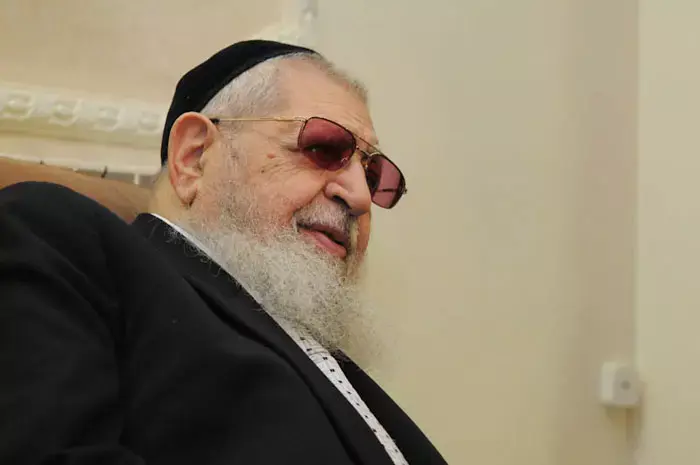 הרב עובדיה נגד עישון: "כתוב שזו סכנה"