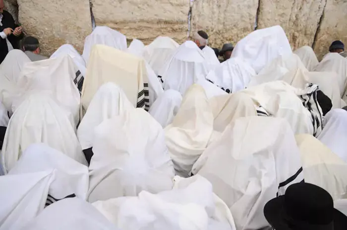 צפו באלפים שהשתתפו בברכת הכהנים בכותל המערבי