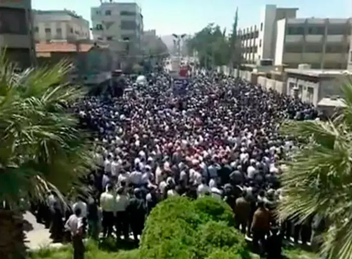 עימותים בסוריה: עשרות מפגינים נורו למוות