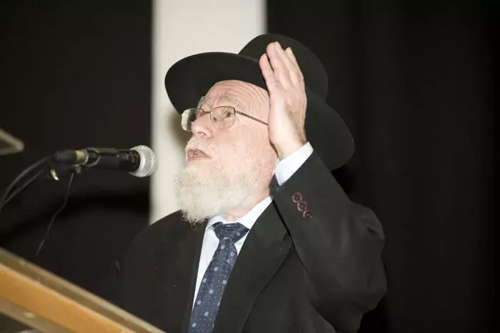 הרב ליאור: "לא זקוקים לאישור הקומיסר לפרסום ספרים"