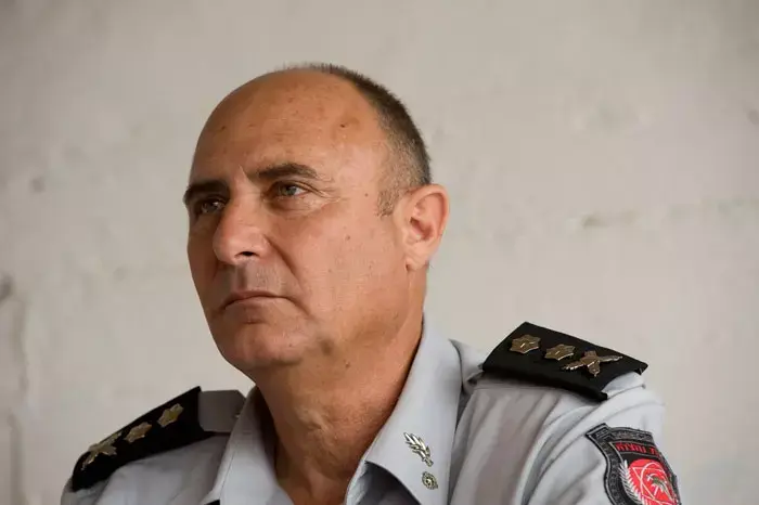 נשקו האישי של נציב הכבאות נגנב ממכוניתו בצפון תל אביב