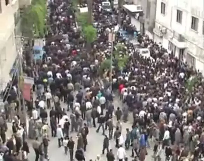 סוריה: הצבא נסוג מדרעא, אך פשט על פרבר בדמשק