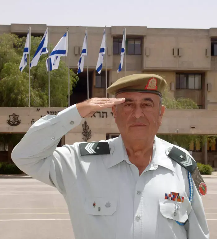 רס"רים גם בלי שפם
