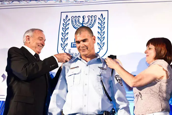 מעבירים שרביט: כך מחליפים תפקידים בצמרת המשטרה