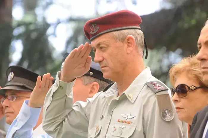 גנץ ישקול אם לשנות את נוסח תפילת "יזכור"