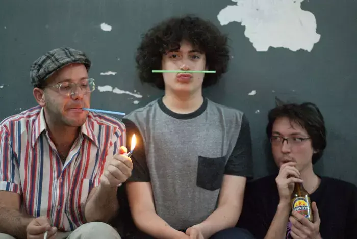 בכורה: רוצי בובה - "צלם"