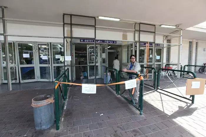 מדריך לאזרח: אילו שירותים יושבתו הבוקר?