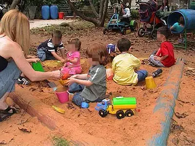 ארגוני נשים לשר התמ"ת: העלה שכר המטפלות