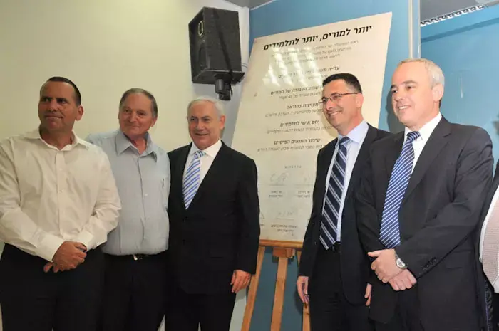 "שר החינוך מעכב לימוד הנרטיב הערבי בבתי הספר"