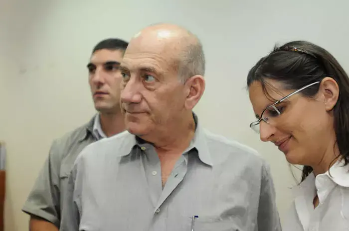 משפט אולמרט: הפרקליטים התעמתו -  והדיון נקטע