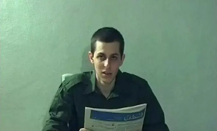 בלשכת רה"מ מכחישים: "אין התקדמות בעסקת שליט"