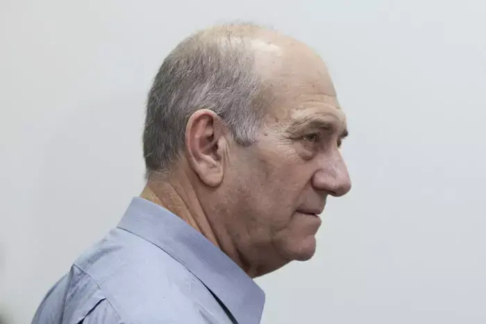 אולמרט: "זקן האישה החזקה במדינה? הגזמה"