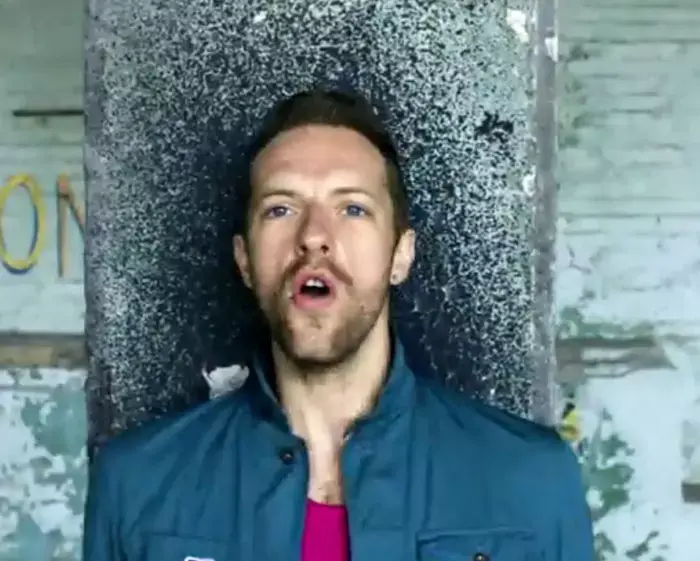 קליפ חדש לקולדפליי: "Every Teardrop is A Waterfall"
