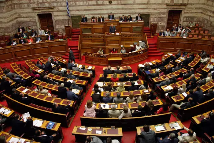 הפרלמנט ביוון אישר את תכנית הצנע במלואה