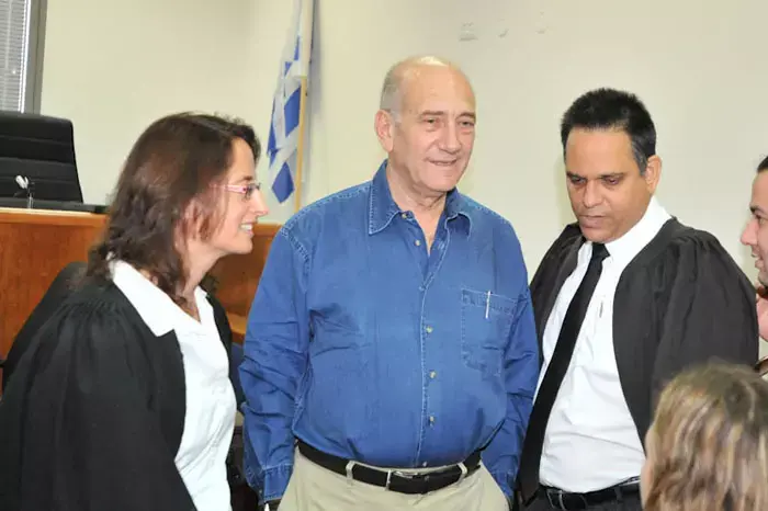 היום האחרון לעדות אולמרט: הטחת האשמות והכחשות